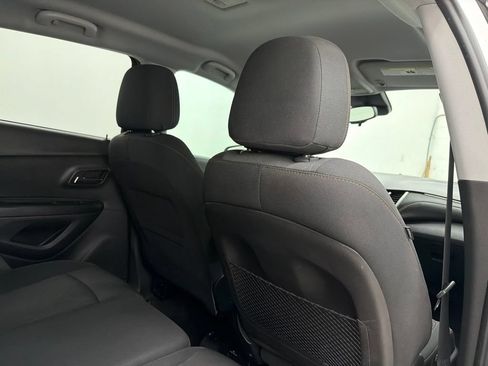 Used 2019 Chevrolet Trax LT FWD image 30
