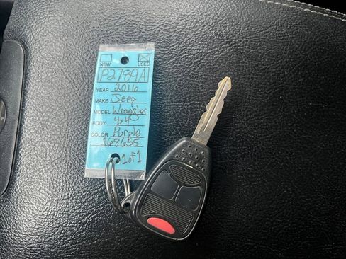 Used 2016 Jeep Wrangler Unlimited Sahara image 25