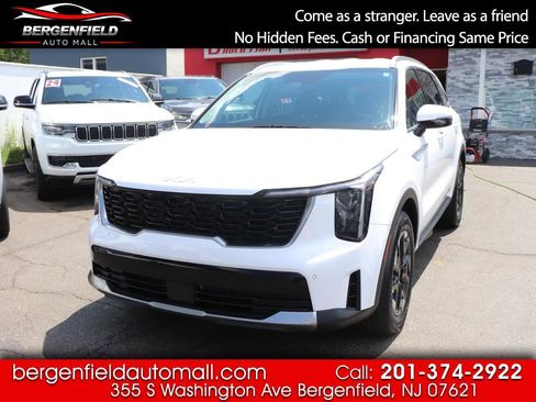 Used 2024 Kia Sorento S FWD image 1