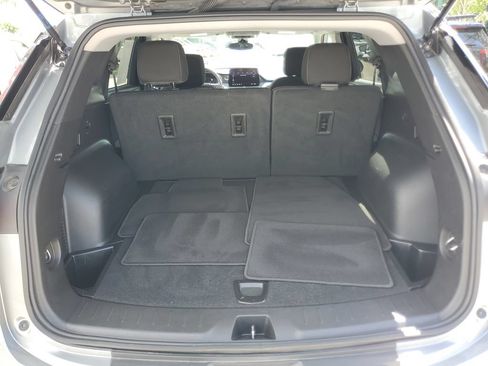 Used 2025 Chevrolet Blazer LT FWD image 8