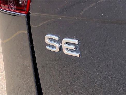 Used 2024 Volkswagen Tiguan SE R-Line image 9