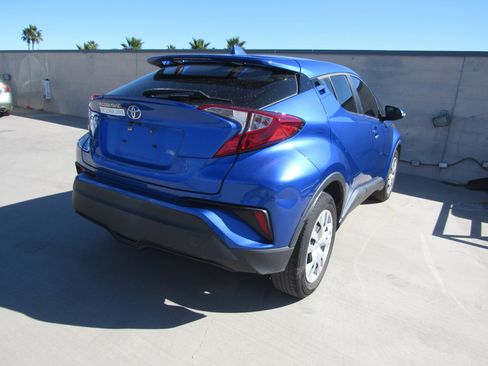 Used 2020 Toyota C-HR LE image 3
