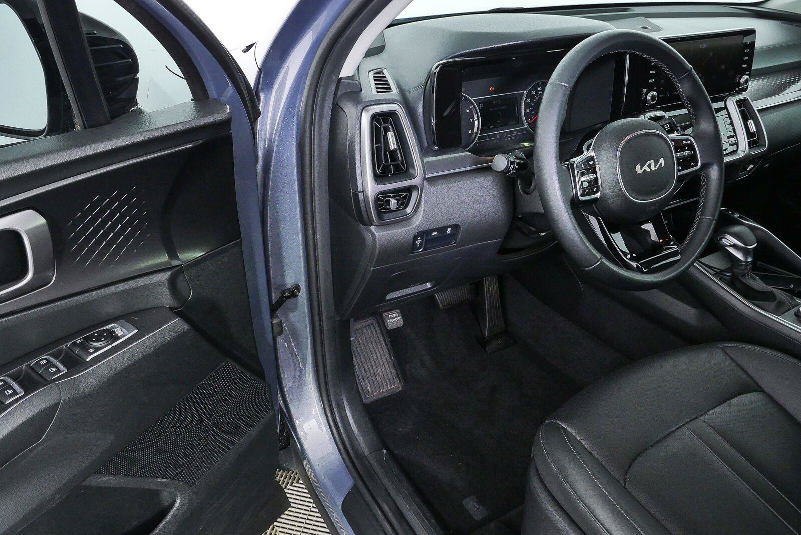 Used 2023 Kia Sorento S FWD image 7