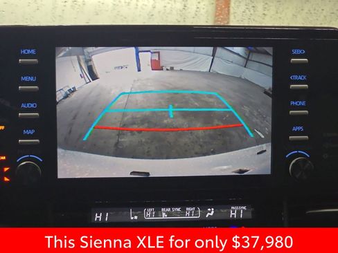 Used 2024 Toyota Sienna XLE image 32
