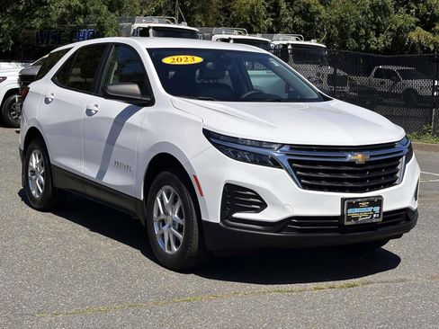 Used 2023 Chevrolet Equinox LS w/ LS Convenience Package AWD/4WD image 5
