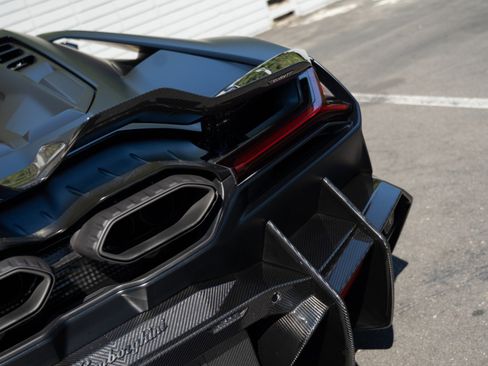 Used 2024 Lamborghini Revuelto image 36