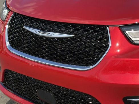 New 2026 Chrysler Pacifica Select FWD image 16