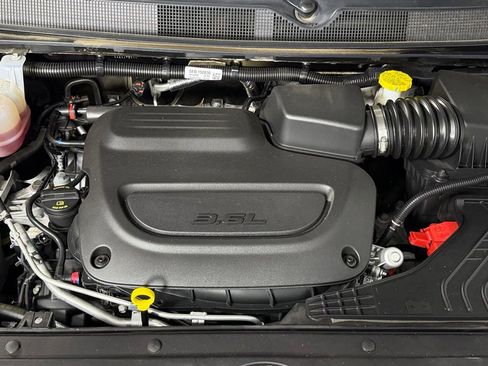 Used 2025 Chrysler Pacifica Select FWD image 31