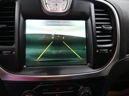 Used 2021 Chrysler 300 Touring w/ Sport Appearance Package RWD image 16
