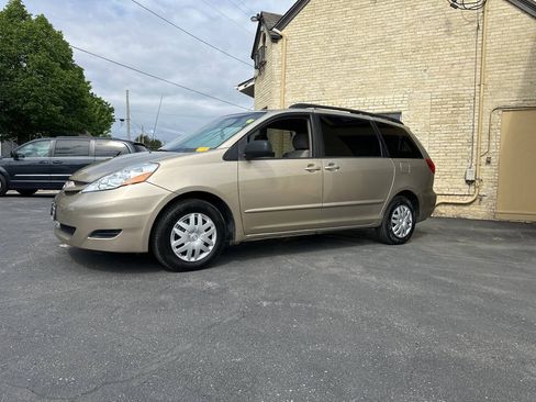 Used 2008 Toyota Sienna LE FWD image 1
