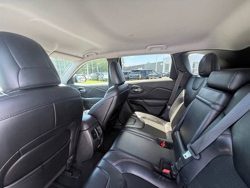 Used 2019 Jeep Cherokee Trailhawk w/ Cold Weather Group AWD/4WD image 20