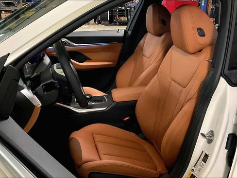 Used 2025 BMW i4 eDrive40 w/ Driving Assistance Package image 9