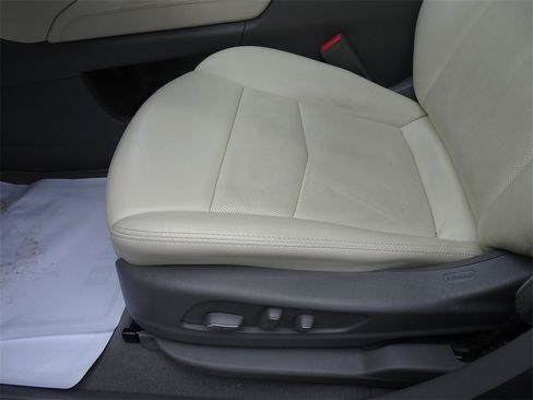 Used 2022 Cadillac XT5 Premium Luxury w/ Technology Package image 9