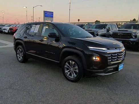 Used 2025 Chevrolet Equinox LT FWD image 2