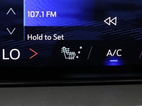 Used 2024 Chevrolet Traverse LT image 19