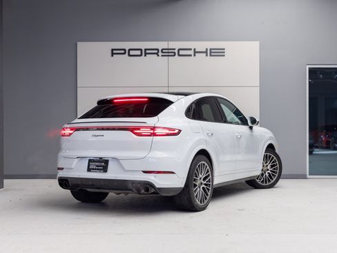 Certified 2023 Porsche Cayenne Platinum Edition image 7
