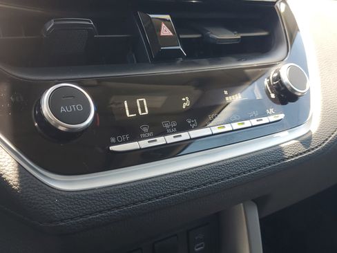 Certified 2024 Toyota Corolla Cross LE w/ Moonroof Package FWD image 30