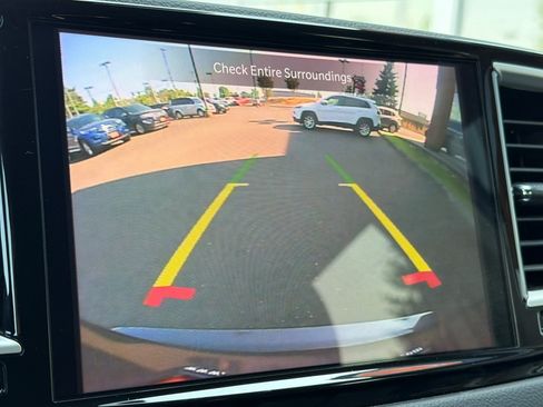 Used 2023 Chrysler Pacifica Touring-L FWD image 21