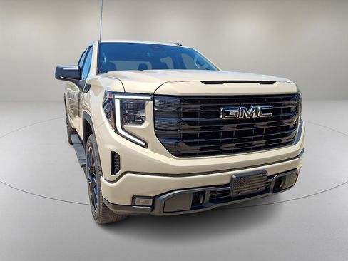 Used 2022 GMC Sierra 1500 Elevation AWD/4WD image 2