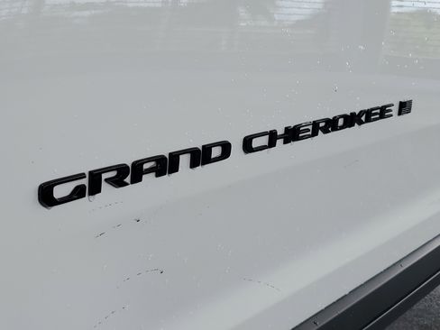 Certified 2023 Jeep Grand Cherokee Altitude AWD/4WD image 5