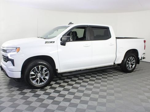 Used 2024 Chevrolet Silverado 1500 RST w/ Z71 Off-Road Package AWD/4WD image 2