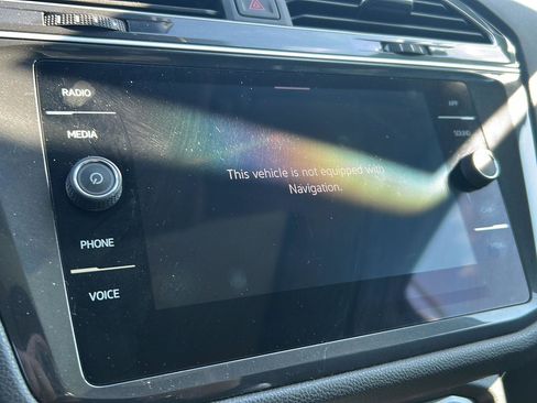 Certified 2024 Volkswagen Tiguan SE w/ Panoramic Sunroof Package image 18