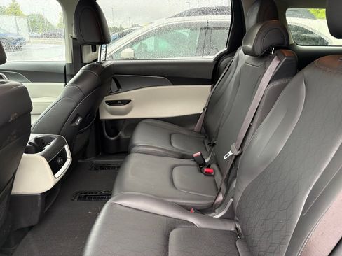 Used 2022 Kia Carnival LX FWD image 8