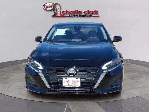Used 2024 Nissan Altima 2.5 SV FWD image 9
