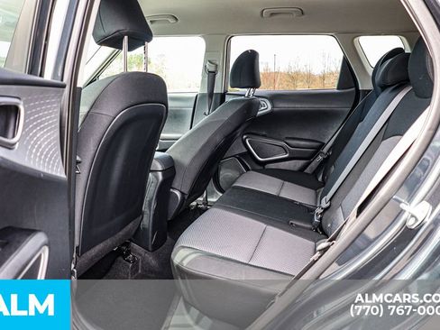Used 2025 Kia Soul LX w/ LX Technology Package FWD image 21