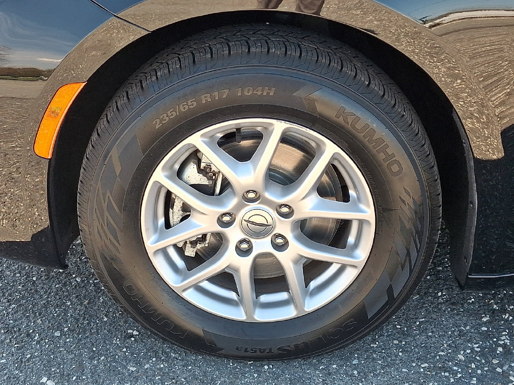 Used 2024 Chrysler Pacifica Touring-L FWD image 29