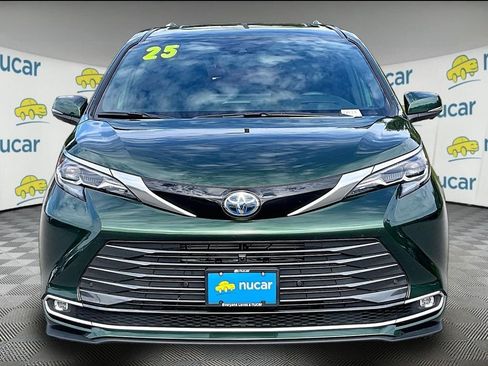 Used 2025 Toyota Sienna Platinum AWD/4WD image 2