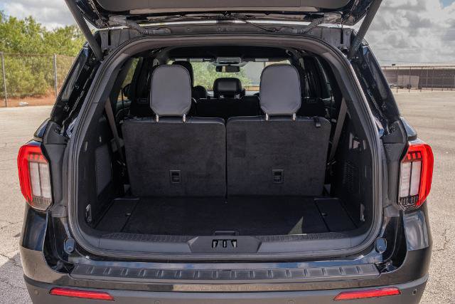Certified 2025 Ford Explorer ST-Line w/ Premium Package RWD image 27