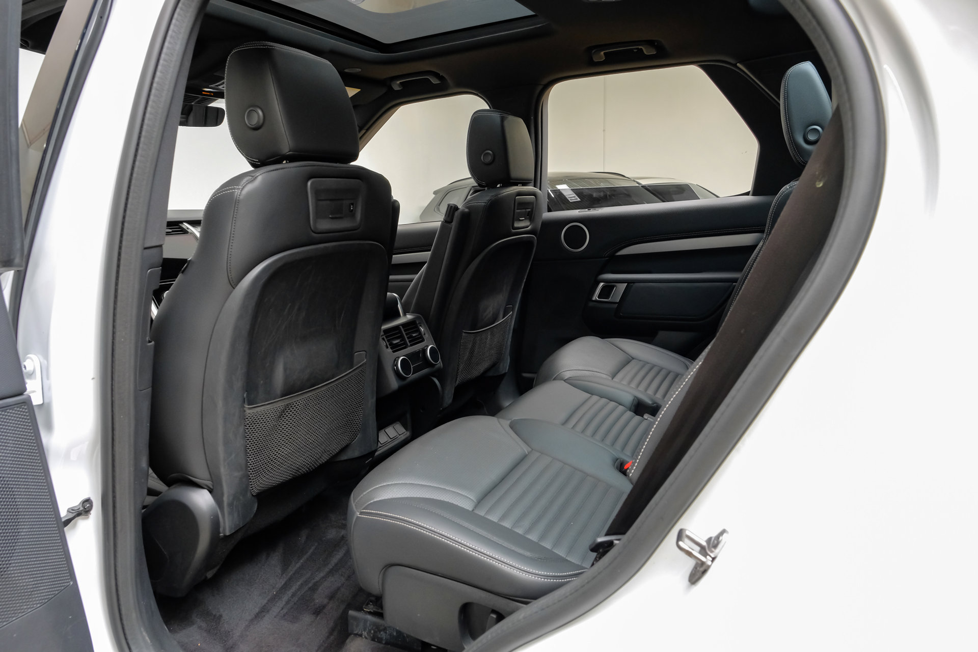 Used 2023 Land Rover Discovery S R-Dynamic AWD/4WD image 41