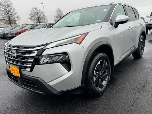 Used 2025 Nissan Rogue SV image 8