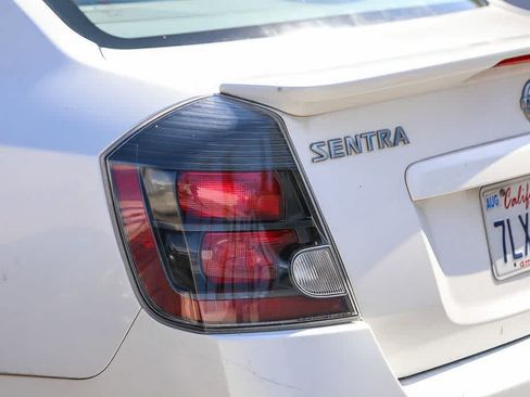 Used 2012 Nissan Sentra 2.0 SR w/ Special Edition Pkg FWD image 10