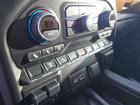 Used 2022 Chevrolet Silverado 2500 High Country w/ Z71 Off-Road Package image 37