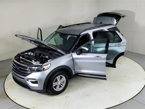 Used 2021 Ford Explorer XLT w/ Equipment Group 202A image 25