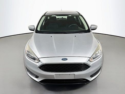 Used 2018 Ford Focus SE FWD image 2