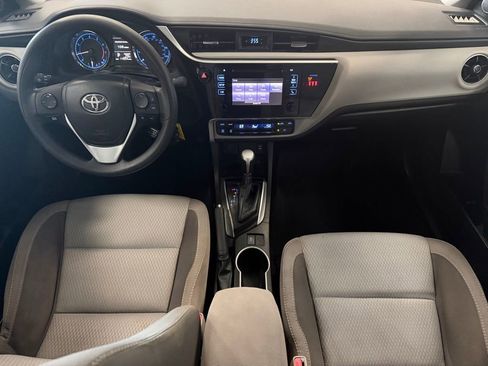 Used 2018 Toyota Corolla LE FWD image 16