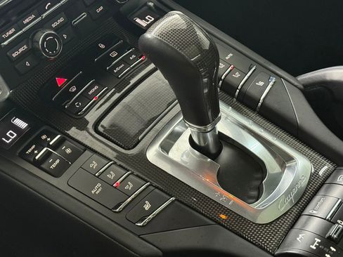 Used 2013 Porsche Cayenne Turbo image 27
