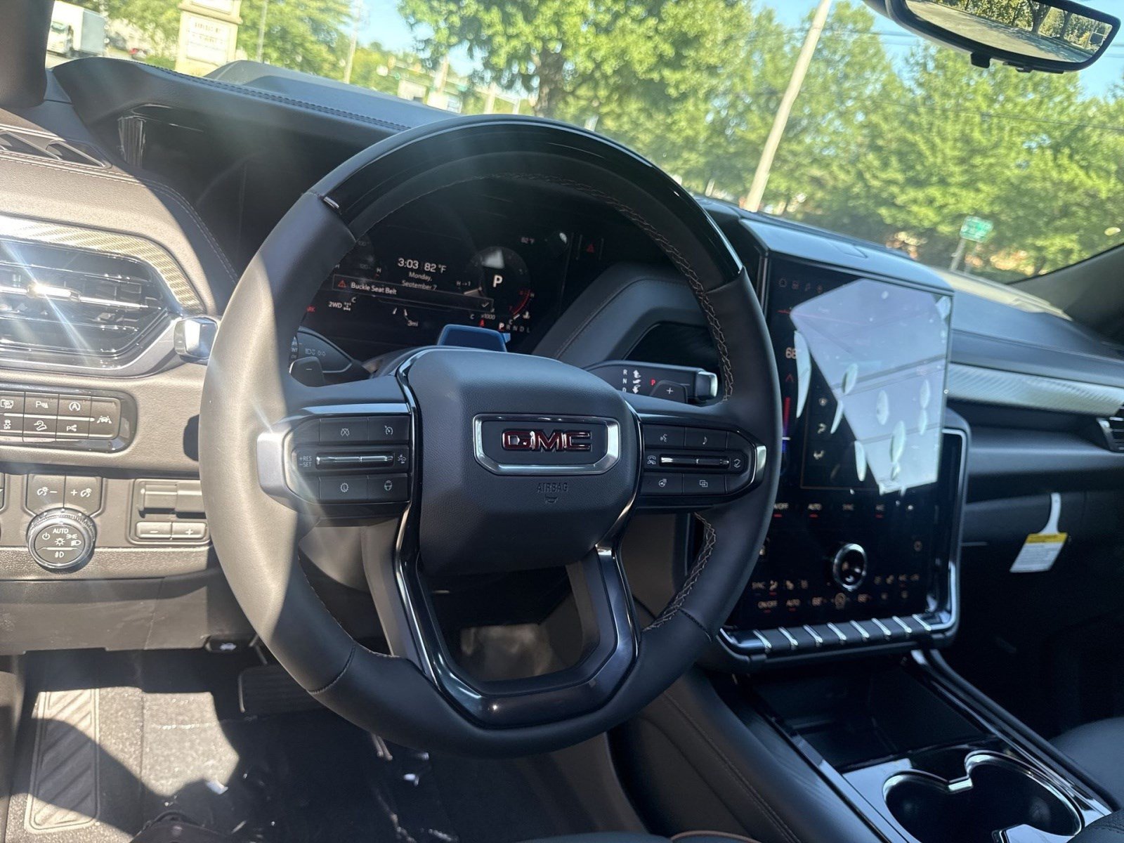 New 2026 GMC Yukon AT4 w/ AT4 Premium Plus Package AWD/4WD image 13