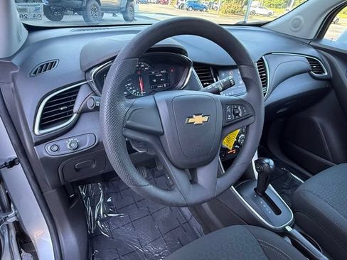 Used 2021 Chevrolet Trax LS FWD image 10