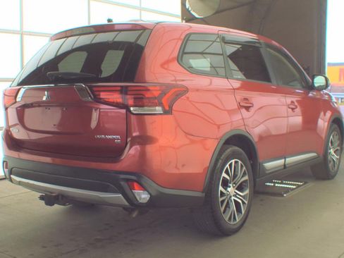 Used 2016 Mitsubishi Outlander SE AWD/4WD image 4