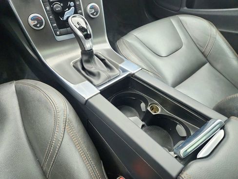 Used 2016 Volvo V60 T5 Cross Country image 15