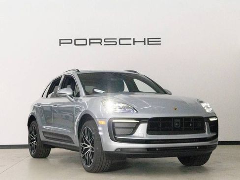 Certified 2026 Porsche Macan AWD/4WD image 8