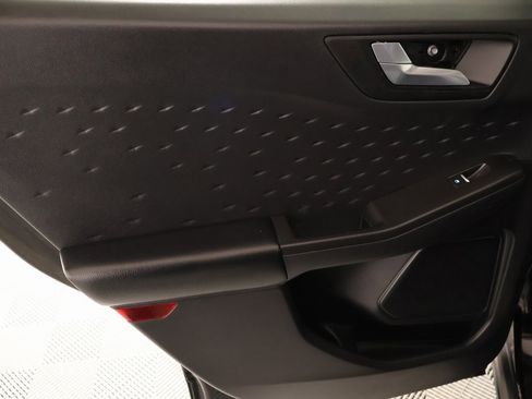 Used 2020 Ford Escape SE Sport image 18