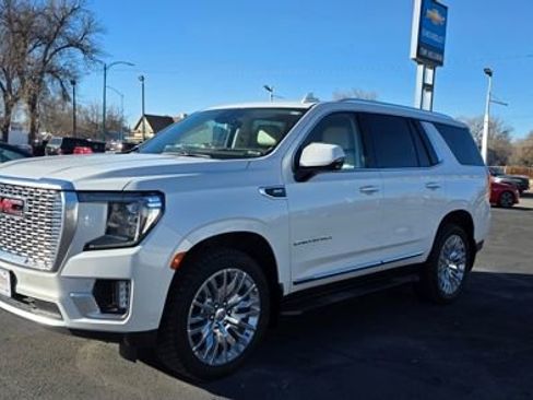 Used 2024 GMC Yukon Denali w/ Advanced Technology Package image 3
