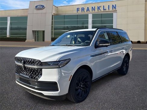 New 2025 Lincoln Navigator Reserve w/ Jet Appearance Package image 3