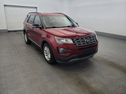 Used 2016 Ford Explorer XLT w/ Equipment Group 201A FWD image 13