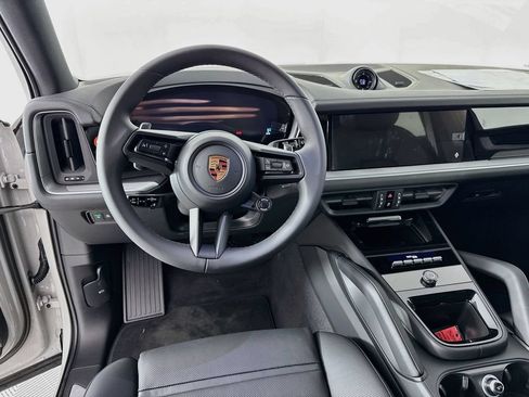 Certified 2025 Porsche Cayenne AWD/4WD image 22